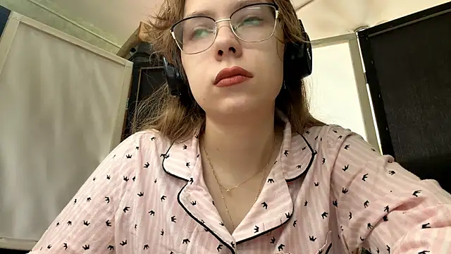 Snapshot of LouettaTornese chatting on 23, 11, 2025 LouettaTornese online show from 23, 11, 2025