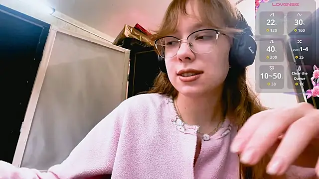 Snapshot of LouettaTornese chatting on 28, 11, 2025 LouettaTornese online show from 28, 11, 2025