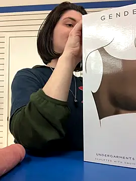 Snapshot of Kora_Kat chatting on 17, 12, 2025 Kora Kat online show from 17, 12, 2025