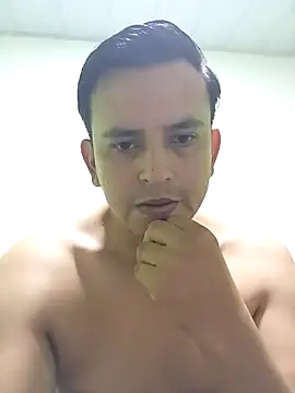 Snapshot of art-e9-2 chatting on 28, 11, 2025 art-e9-2 online show from 28, 11, 2025