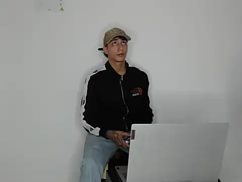 Snapshot of master_Tripa chatting on 21, 11, 2025 master Tripa online show from 21, 11, 2025