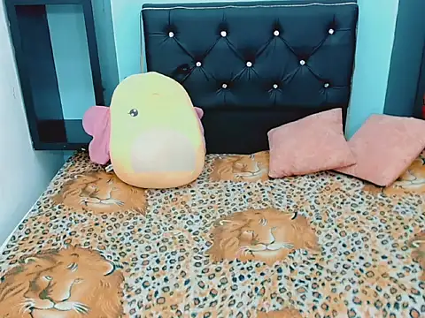 Snapshot of xwetdreamsx chatting on 15, 12, 2025 xwetdreamsx online show from 15, 12, 2025