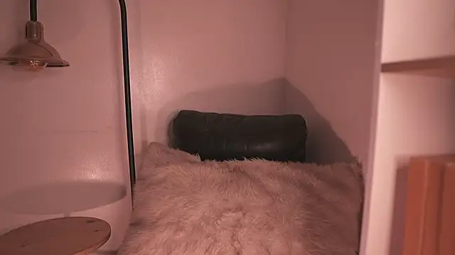 Mackenzie Lia online show from 15, 12, 2025