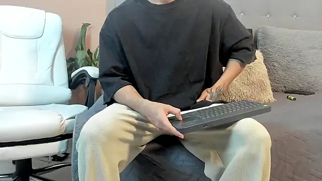 eren jeager online show from 20, 4, 2026