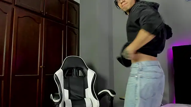 eren jeager online show from 22, 4, 2026