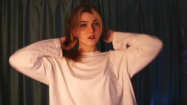 Snapshot of FannyRay chatting on 2, 12, 2025 FannyRay online show from 2, 12, 2025