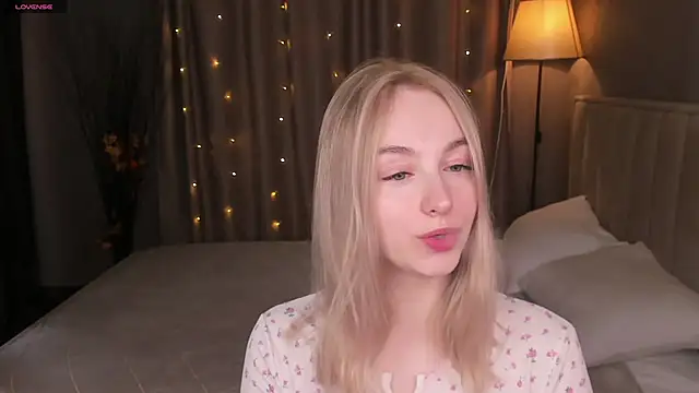 Shy Polly online show from 26, 4, 2026