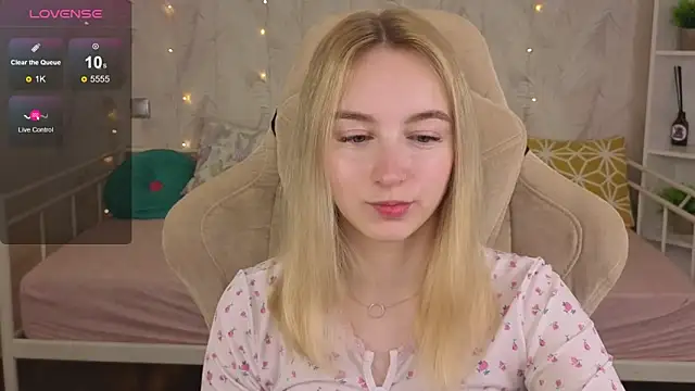Snapshot of Shy_Polly chatting on 12, 6, 2026 Shy Polly online show from 12, 6, 2026