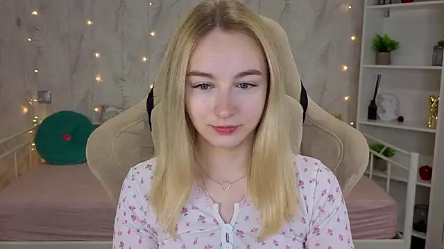 Shy Polly online show from 17, 7, 2026