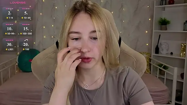 Shy Polly online show from 23, 7, 2026