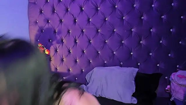 CharlotteStuart online show from 7, 4, 2026