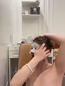 Queen-of-Love online show from 4, 3, 2026