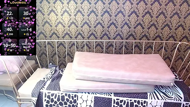 Roxanne vale online show from 22, 4, 2026