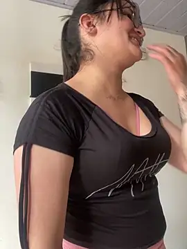 Snapshot of Samantha_VF chatting on 4, 12, 2025 Samantha VF online show from 4, 12, 2025