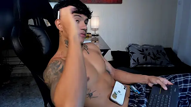 Snapshot of aress_damon chatting on 18, 12, 2025 aress damon online show from 18, 12, 2025