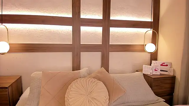 SarhaVega online show from 9, 4, 2026