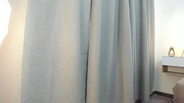 mask red girl online show from 9, 7, 2026