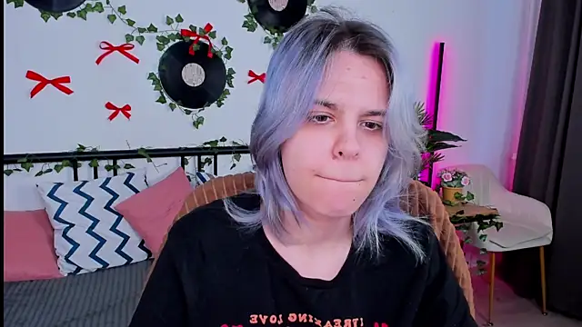 LiraBelle online show from 7, 5, 2026