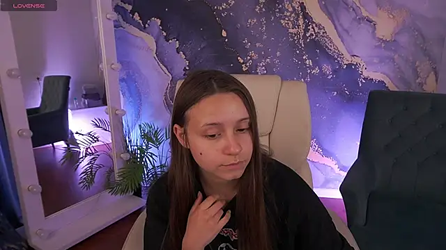 TinyNatalie online show from 8, 6, 2026