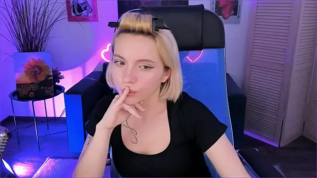 BlossomVesper online show from 3, 12, 2025