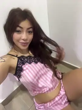 DAKOTA SAKURA online show from 4, 6, 2026