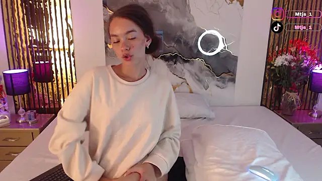 MiticaBrennet  online show from 13, 3, 2026