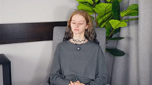 Snapshot of ToyaPletz chatting on 25, 11, 2025 ToyaPletz online show from 25, 11, 2025