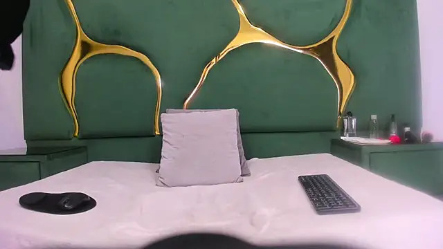 RoxanneBloom online show from 20, 4, 2026