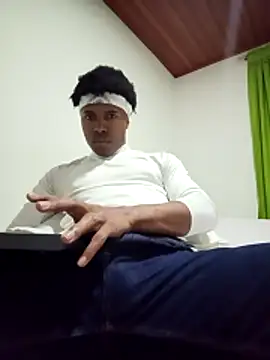 Snapshot of man_black_hot24 chatting on 18, 12, 2025 man black hot24 online show from 18, 12, 2025