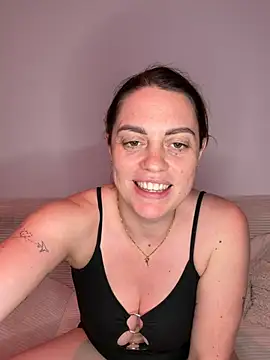 laraslittlesecrett online show from 26, 4, 2026