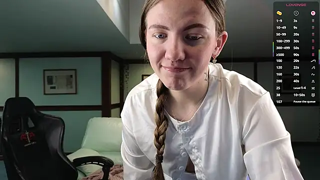 KiraRustle online show from 5, 2, 2026