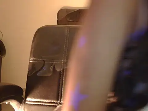 Snapshot of cute_mahira chatting on 4, 12, 2025 cute mahira online show from 4, 12, 2025