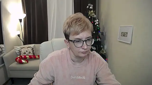 Snapshot of ChristinaRainforce chatting on 28, 11, 2025 ChristinaRainforce online show from 28, 11, 2025