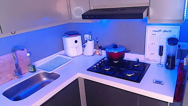 SaraAndrade  online show from 4, 12, 2025