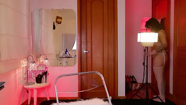 Rue Bellafire online show from 17, 4, 2026