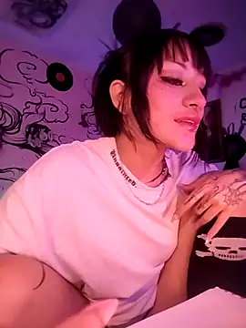 Layla quinn online show from 18, 2, 2026