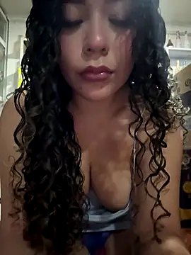 Snapshot of VictoriaaRose chatting on 21, 12, 2025 VictoriaaRose online show from 21, 12, 2025