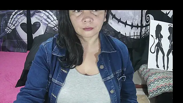 vivian-milf online show from 31, 7, 2026