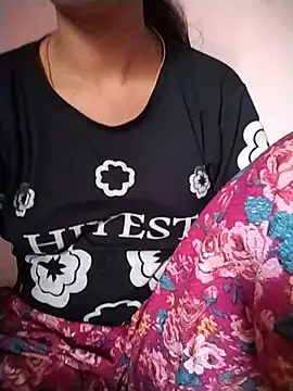 Snapshot of RASHMI_SHARMA9 chatting on 19, 5, 2026 RASHMI SHARMA9 online show from 19, 5, 2026