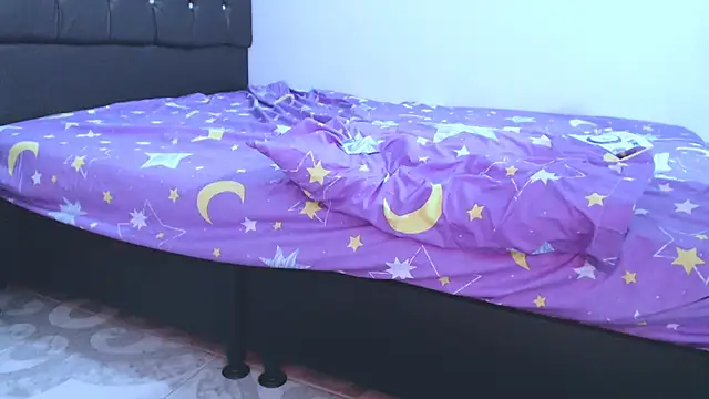 NoaLeon21 online show from 18, 12, 2025