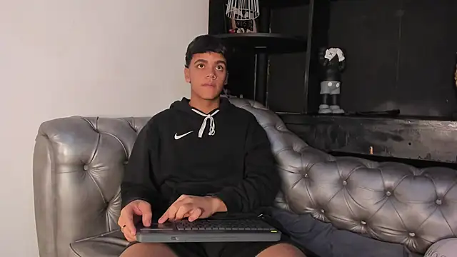 Isaac Collins  online show from 29, 11, 2025