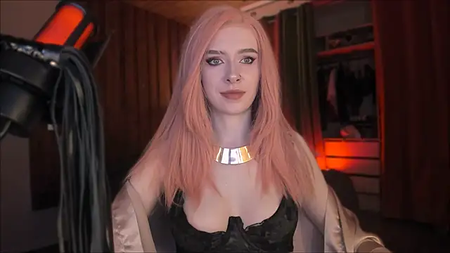 Snapshot of Mistress_Iris chatting on 4, 12, 2025 Mistress Iris online show from 4, 12, 2025