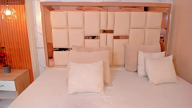 samantha quinnn online show from 22, 4, 2026