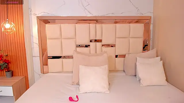 samantha quinnn online show from 24, 4, 2026