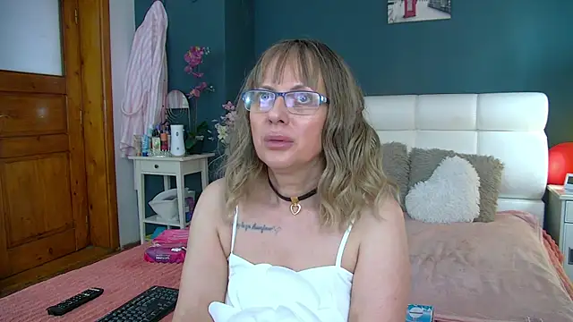 Cougar Milff online show from 5, 4, 2026