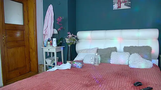 Cougar Milff online show from 11, 4, 2026