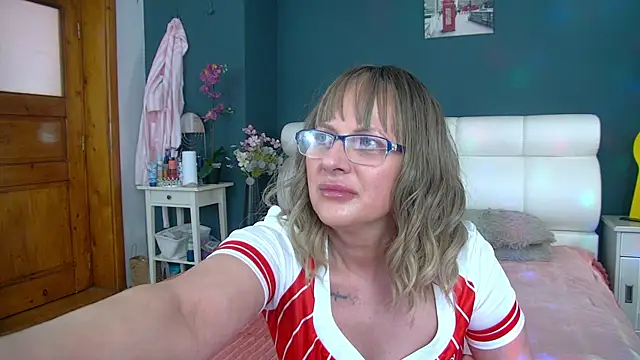 Cougar Milff online show from 19, 4, 2026