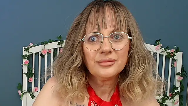 Cougar Milff online show from 4, 6, 2026