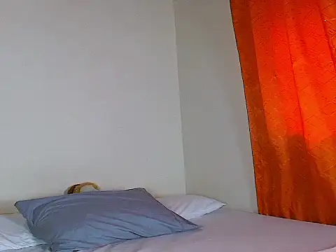 SiennaLorens online show from 7, 5, 2026