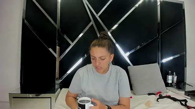 Alyssa Noah online show from 27, 4, 2026